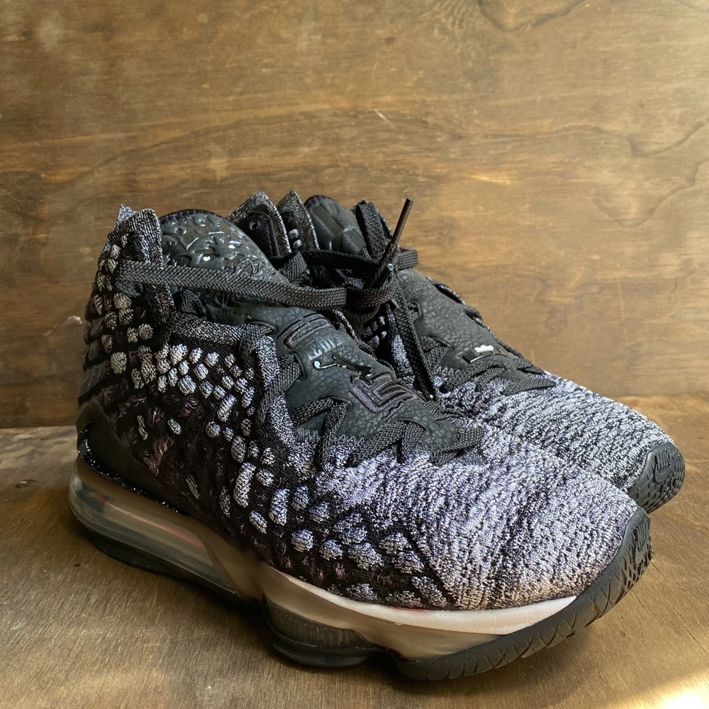 Lebron 17 - Picture 4 of 8